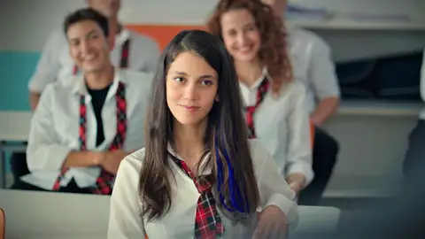 ¿Oğulcan, enamorado? ¡Llega Afra, una nueva alumna al colegio Ataman! ¿Oğulcan, enamorado? ¡Llega Afra, una nueva alumna al colegio Ataman!