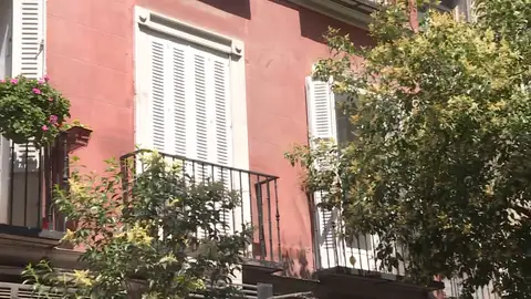 La propietaria del piso que alquilaba la presunta estafadora de Madrid: "Decía que era dueña pero nadie pidió pruebas" La propietaria del piso que alquilaba la presunta estafadora de Madrid: "Decía que era dueña pero nadie pidió pruebas"