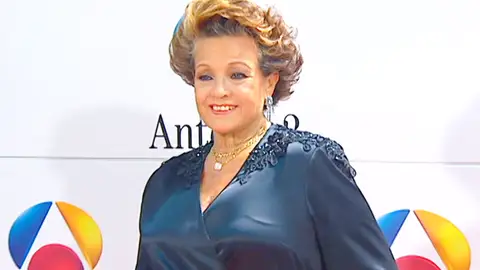 Juan y Medio recuerda su amistad con Carmen Sevilla: "Estará en mi corazón como una más de mi familia" Juan y Medio recuerda su amistad con Carmen Sevilla: "Estará en mi corazón como una más de mi familia"