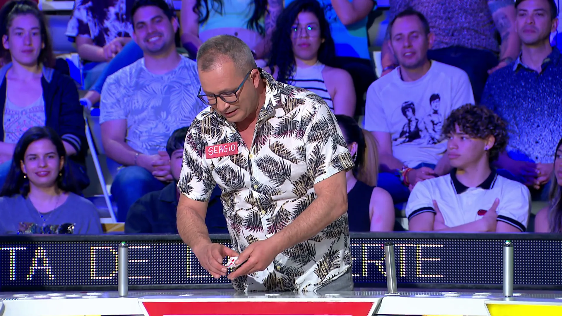 Sergio llena el plató de magia y deja a Jorge Fernández con la boca abierta: “¿Habéis visto algo?” Sergio llena el plató de magia y deja a Jorge Fernández con la boca abierta: “¿Habéis visto algo?”