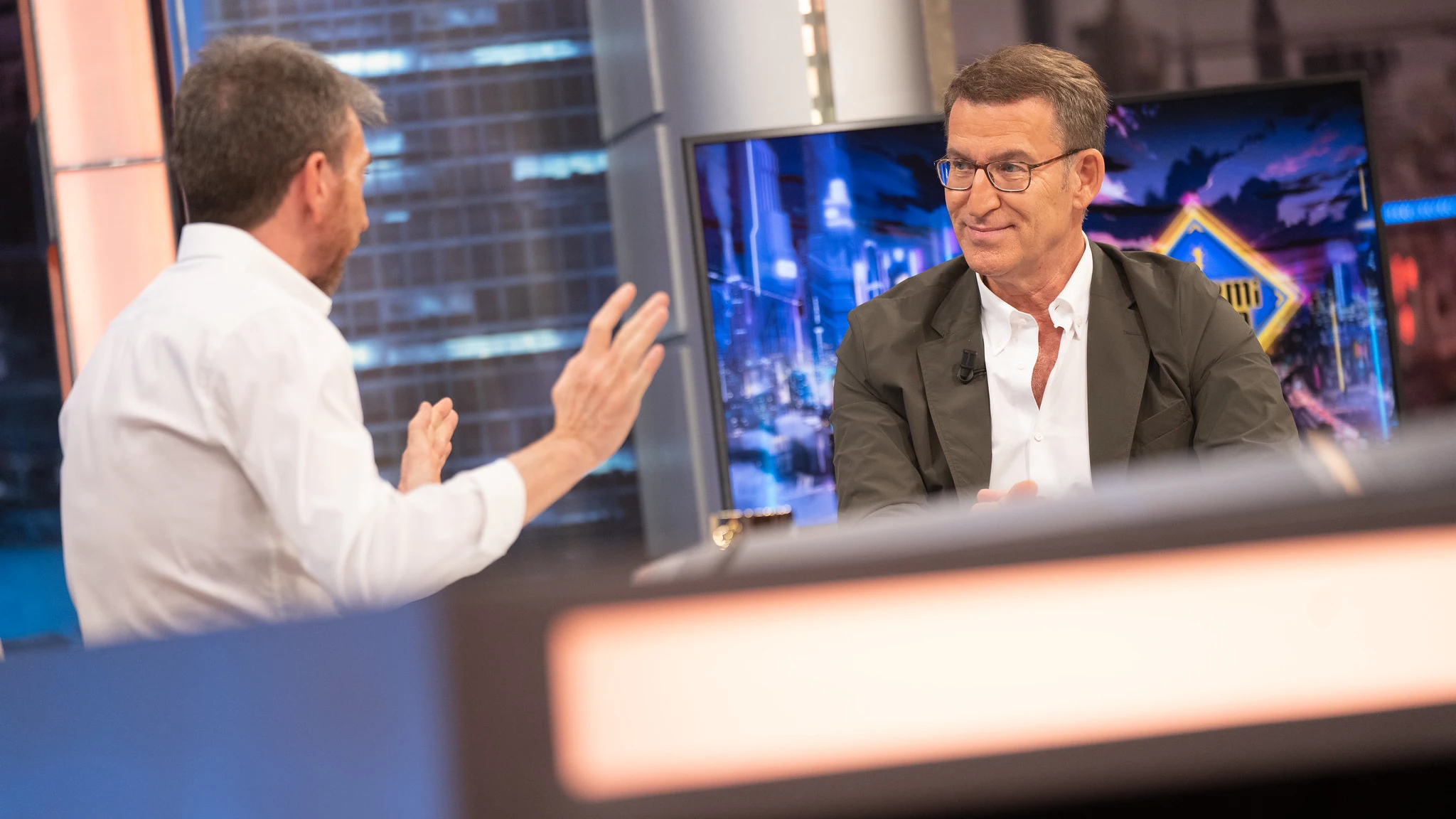 La promesa de Feijóo si llega a la Moncloa: "Mi objetivo es nombrar una vicepresidenta del Gobierno... y sé quién es" La promesa de Feijóo si llega a la Moncloa: "Mi objetivo es nombrar una vicepresidenta del Gobierno... y sé quién es"