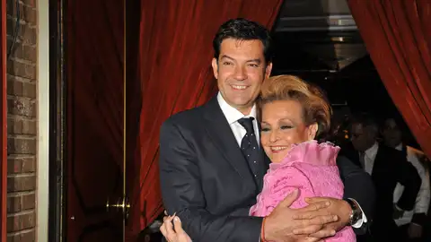 Carmen Sevilla y su hijo, Augusto Algueró Carmen Sevilla y su hijo, Augusto Algueró