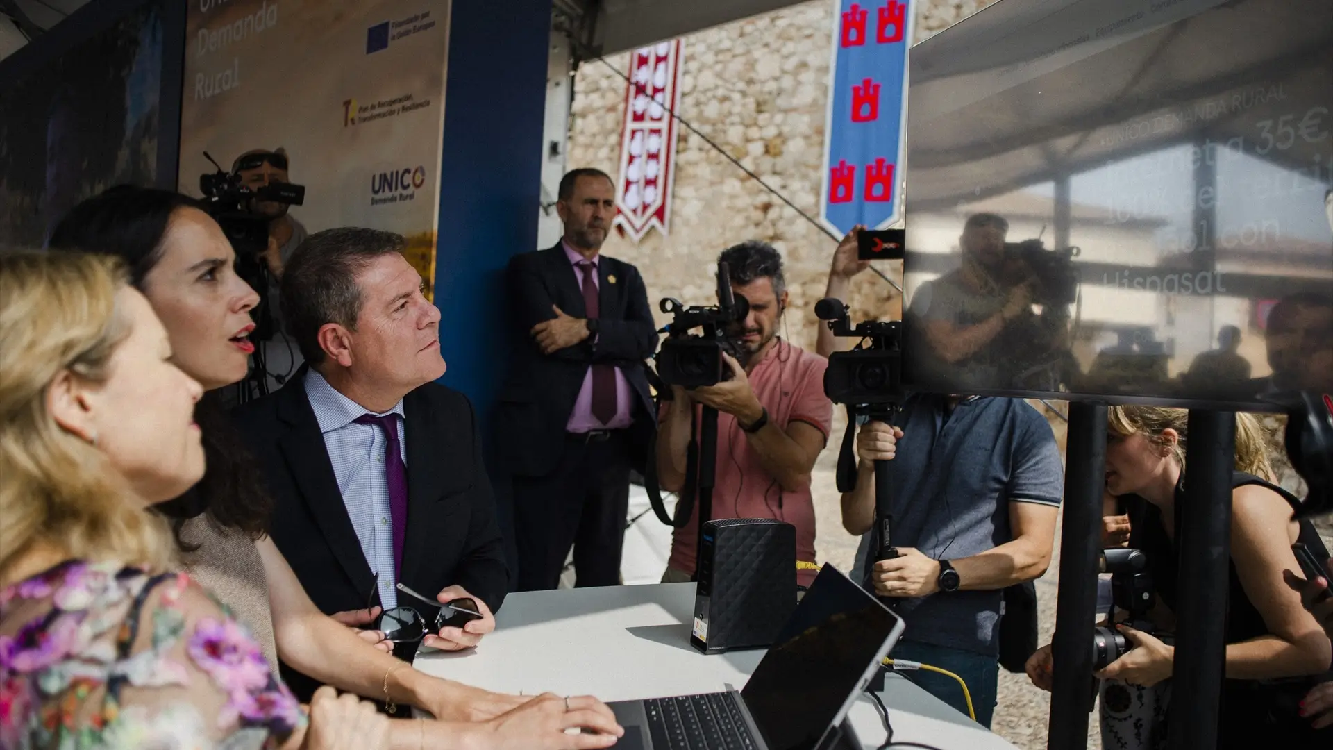 Hispasat presenta el programa UNICO ‘Demanda Rural. Conéctate35’ en Hita (Guadalajara) Hispasat presenta el programa UNICO ‘Demanda Rural. Conéctate35’ en Hita (Guadalajara)