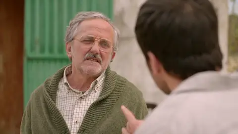 Un pulso entre el bien y el mal: Luján toma las riendas y se prepara para atrapar a Sarrías Luján no parará hasta encontrar a Sarrías, aunque su hijo insiste en que vuelva a la cárcel y le deje encargarse de ello.