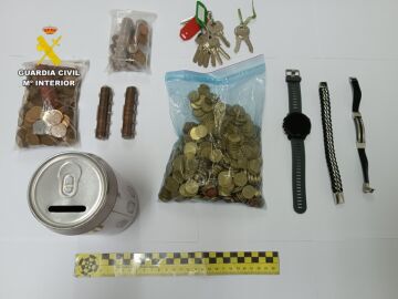 Imagen de los objetos intervenidos al hombre que fingió su secuestro en Alicante 