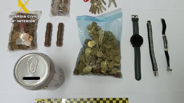 Imagen de los objetos intervenidos al hombre que fingi&oacute; su secuestro en Alicante 
