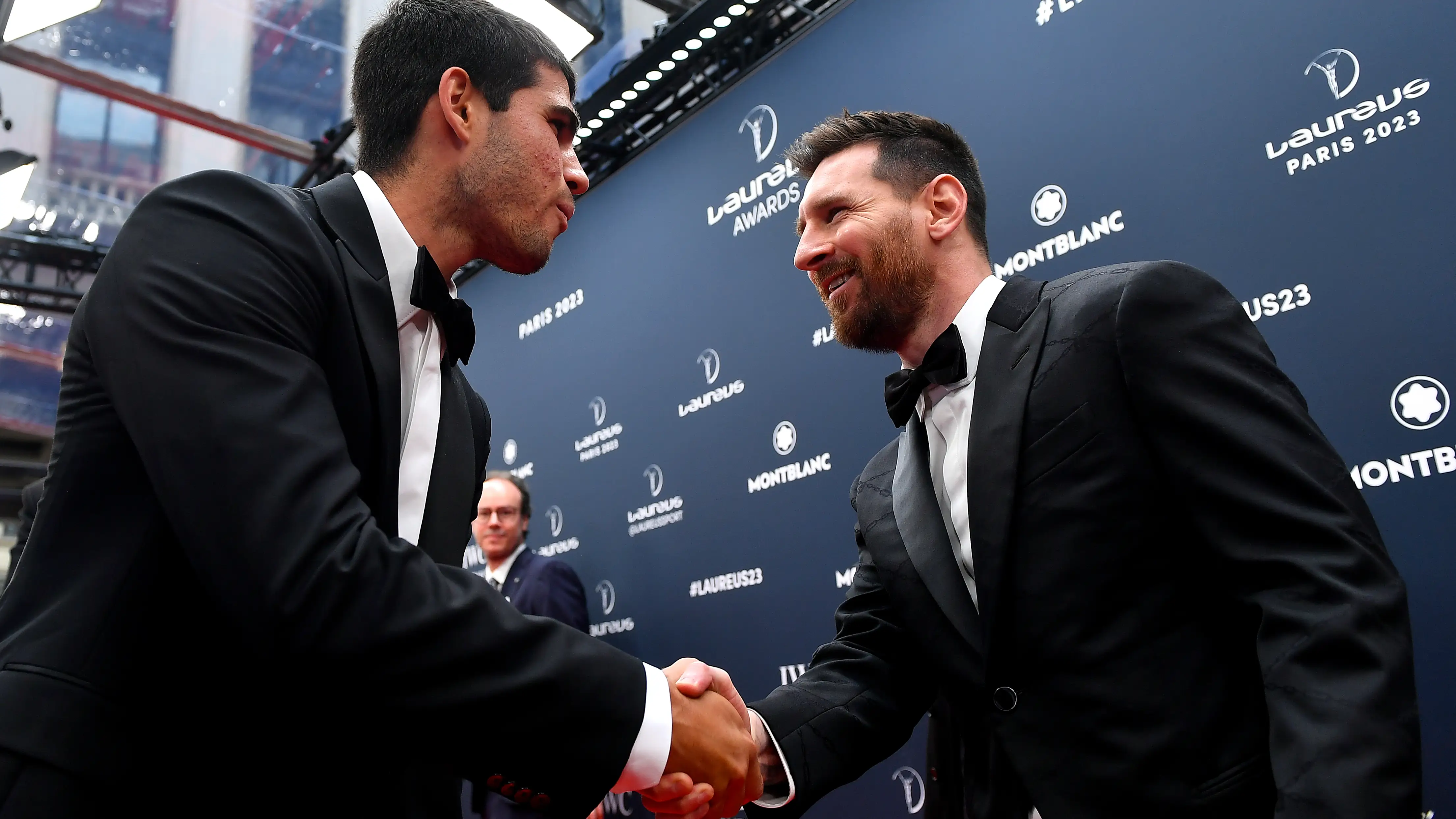 Carlos Alcaraz saluda a Leo Messi en los premios Laureus Carlos Alcaraz saluda a Leo Messi en los premios Laureus