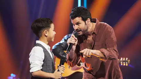 ¡Qué bonito! Willy Bárcenas canta junto al equipo de Sebastián Yatra y Rosario en la Semifinal ¡Qué bonito! Willy Bárcenas canta junto al equipo de Sebastián Yatra y Rosario en la Semifinal