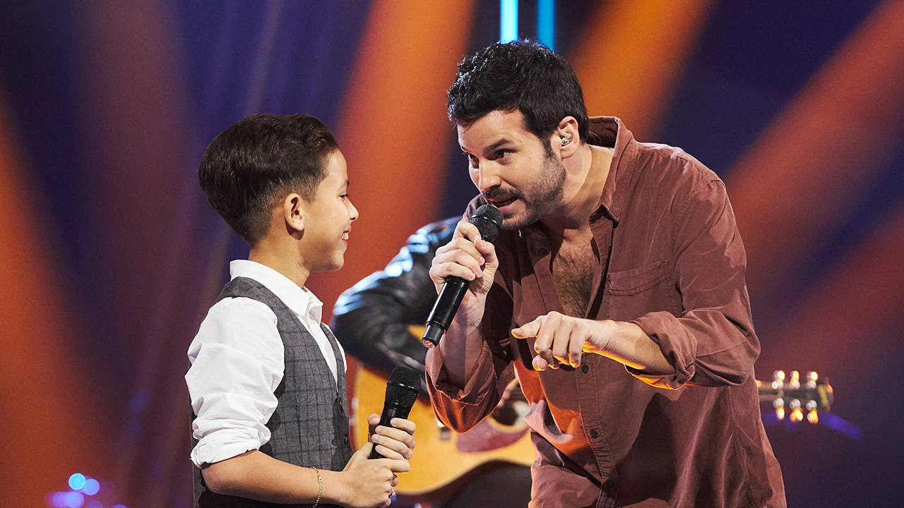 ¡Qué bonito! Willy Bárcenas canta junto al equipo de Sebastián Yatra y Rosario en la Semifinal 