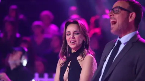 Àngel Llàcer revela la intrahistoria de ‘Escondidos’: “Lo hicimos para que saltaran las chispas entre Chenoa y David Bisbal” Àngel Llàcer revela la intrahistoria de ‘Escondidos’: “Lo hicimos para que saltaran las chispas entre Chenoa y David Bisbal”