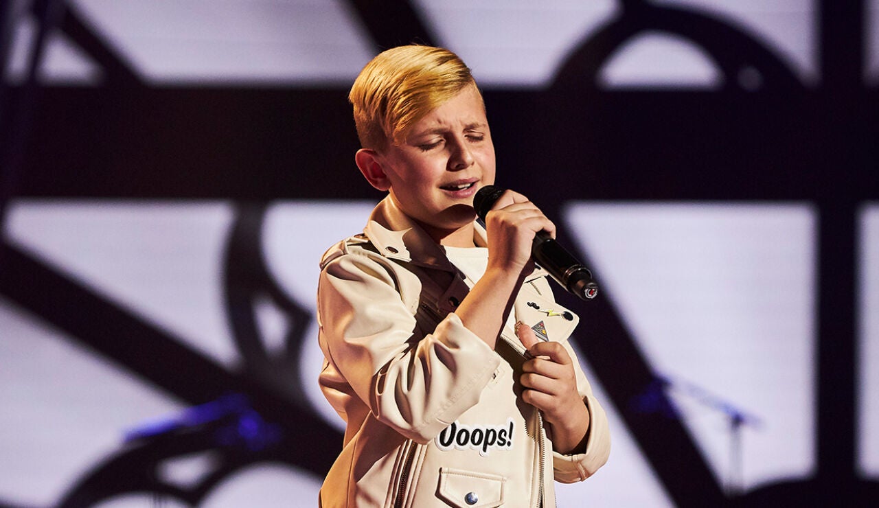 El quejido de Adri&aacute;n emociona a los coaches al cantar por Roc&iacute;o Jurado en la Semifinal 
