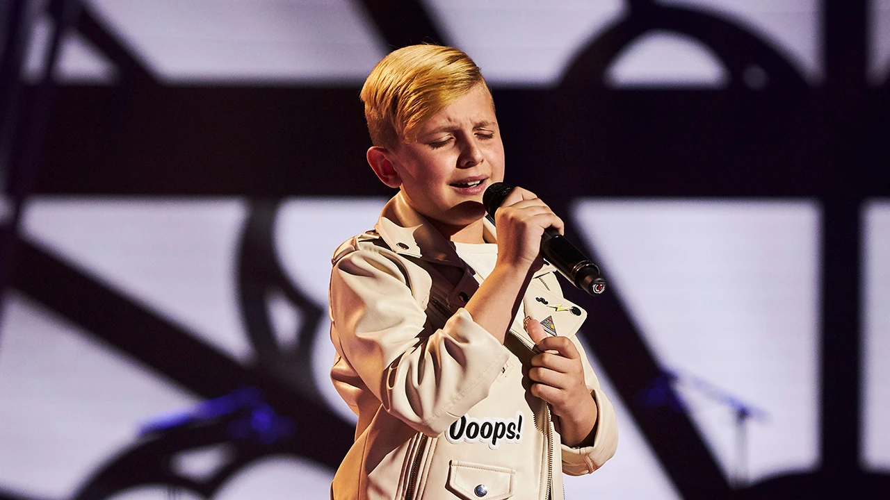 El quejido de Adri&aacute;n emociona a los coaches al cantar por Roc&iacute;o Jurado en la Semifinal 