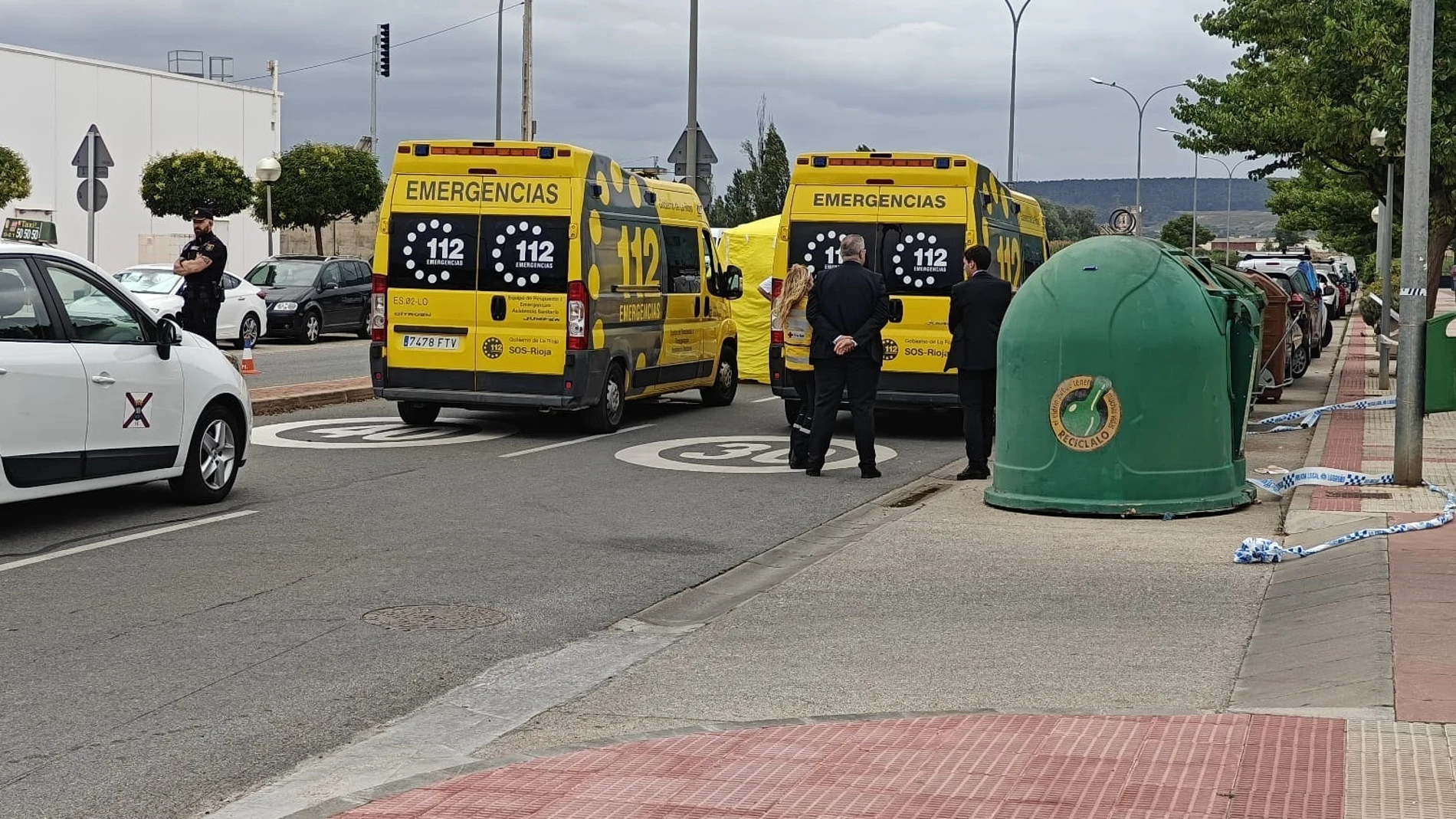 Servicios de Emergencia de La Rioja en el lugar en el que ha muerto un hombre tras una discusión de tráfico