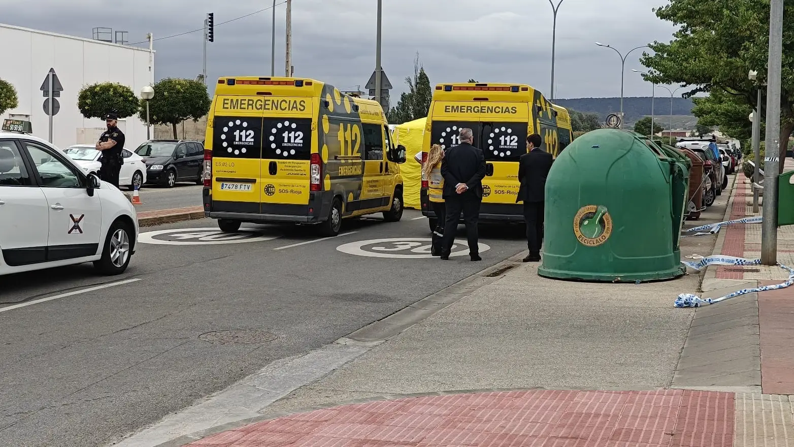 Servicios de Emergencia de La Rioja en el lugar en el que ha muerto un hombre tras una discusión de tráfico Servicios de Emergencia de La Rioja en el lugar en el que ha muerto un hombre tras una discusión de tráfico
