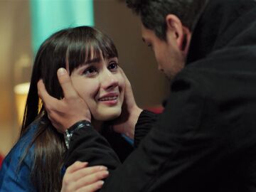 Alihan salva a Zeynep del secuestro de Dündar... ¡Y a él le internan en un centro psiquiátrico!