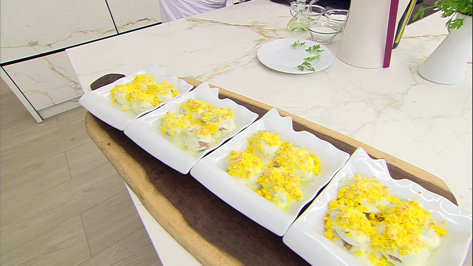 Huevos rellenos de carne: ¡fáciles y ricos! Karlos Arguiñano nos enseña una receta de lo más sencilla. Es un acierto seguro y además muy sabroso.
