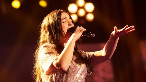 El gesto de Lucía Fernández con Sebastián Yatra durante su actuación en ‘La Voz Kids’ El gesto de Lucía Fernández con Sebastián Yatra durante su actuación en ‘La Voz Kids’