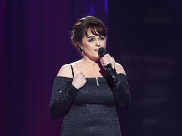 Carmen Morales enamora como Gloria Estefan cantando &lsquo;Con los a&ntilde;os que me quedan&rsquo;