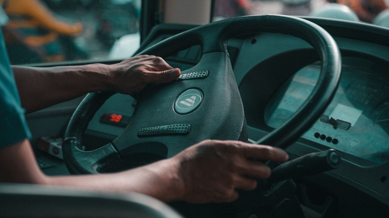Se buscan urgentemente 6.000 conductores de autobús en toda España