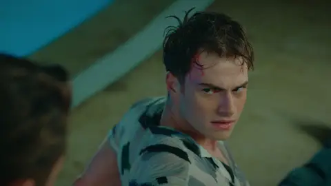 ¡Berk está a salvo!: El joven sobrevive y oculta que Doruk le ha golpeado ¡Berk está a salvo!: El joven sobrevive y oculta que Doruk le ha golpeado