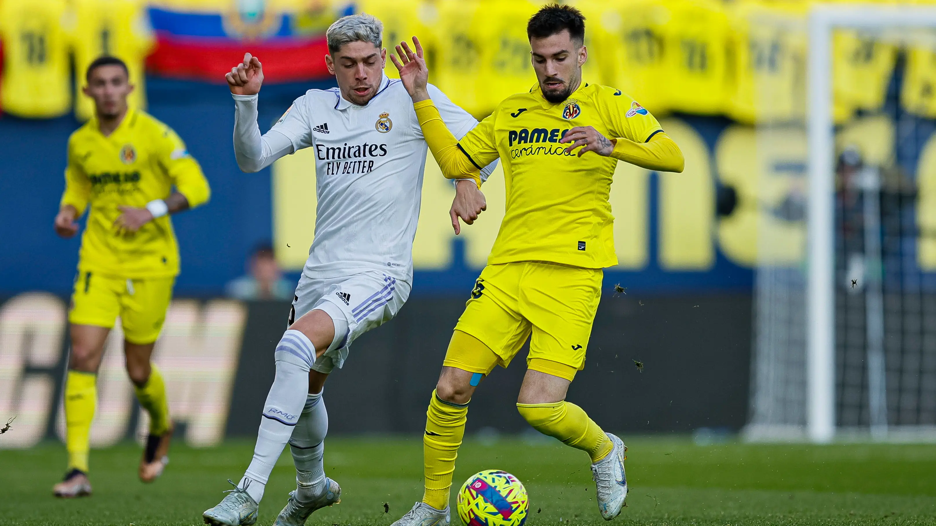 El centrocampista del Villarreal Alex Baena y del Real Madrid Federico Valverde El centrocampista del Villarreal Alex Baena y del Real Madrid Federico Valverde