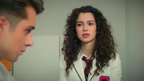 En el próximo capítulo de Hermanos': Doruk les cuenta a sus amigos su versión de lo que pasó con el padre de Berk En el próximo capítulo de Hermanos': Doruk les cuenta a sus amigos su versión de lo que pasó con el padre de Berk