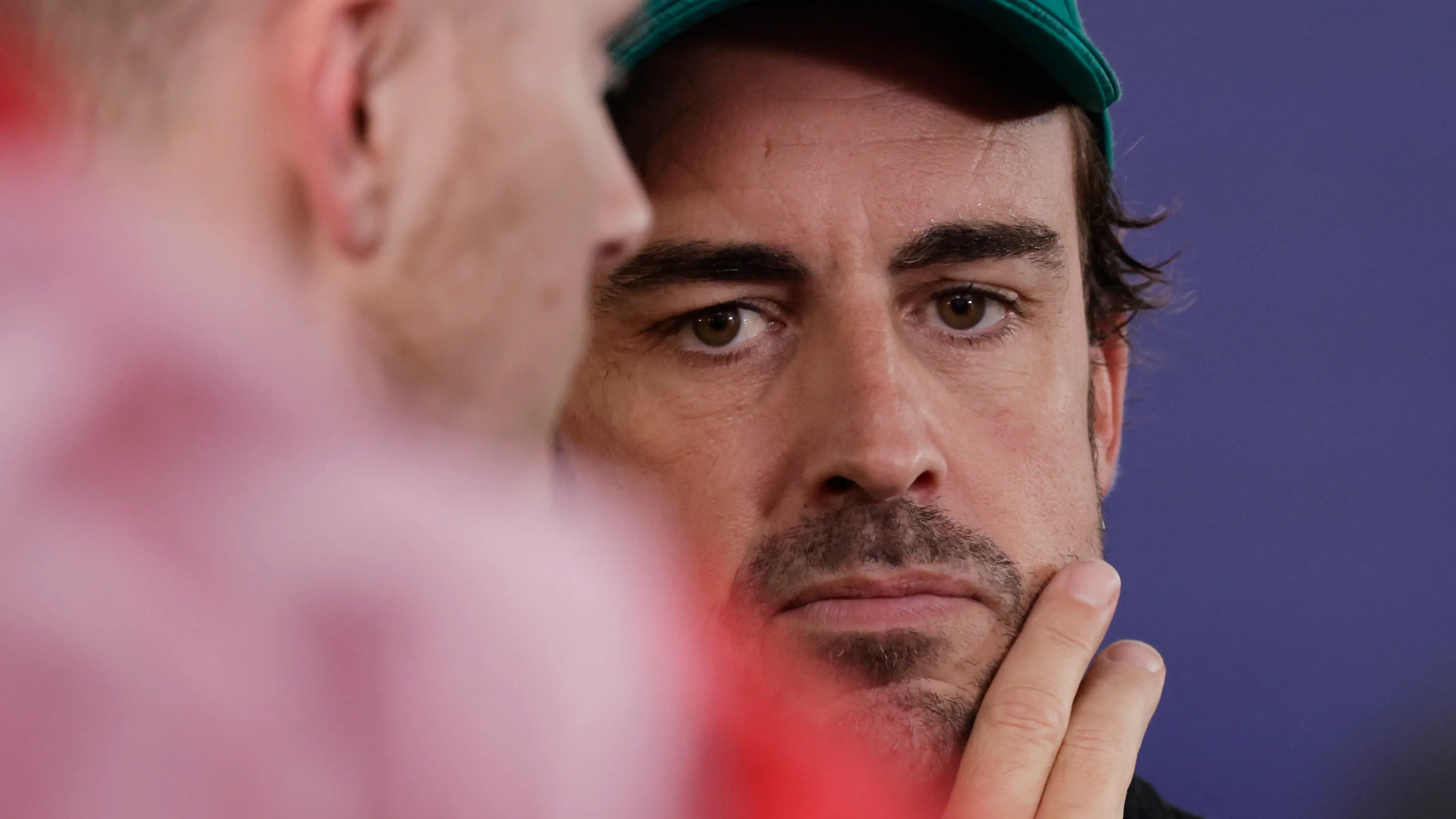 Fernando Alonso, pensativo en el Red Bull Ring (Austria) Fernando Alonso, pensativo en el Red Bull Ring (Austria)