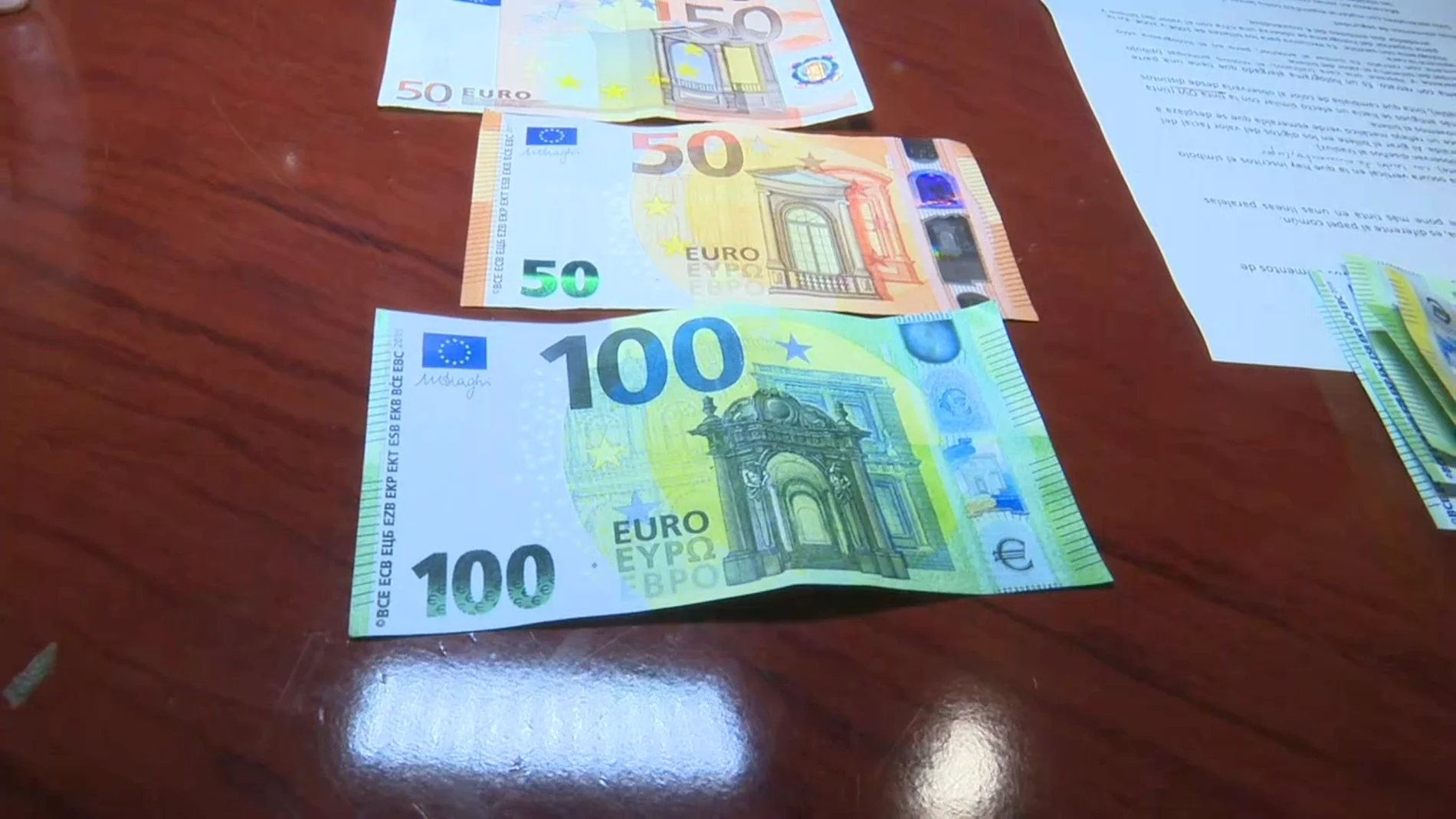 Los trucos para identificar los billetes falsos: Los