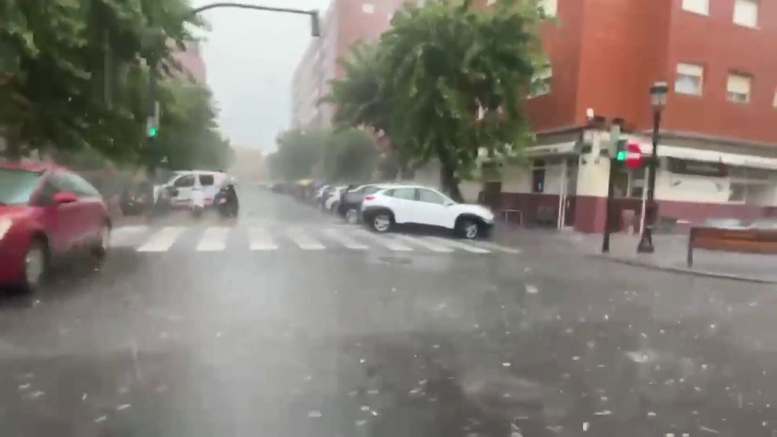 Tormenta histórica en Valencia con granizada incluida 