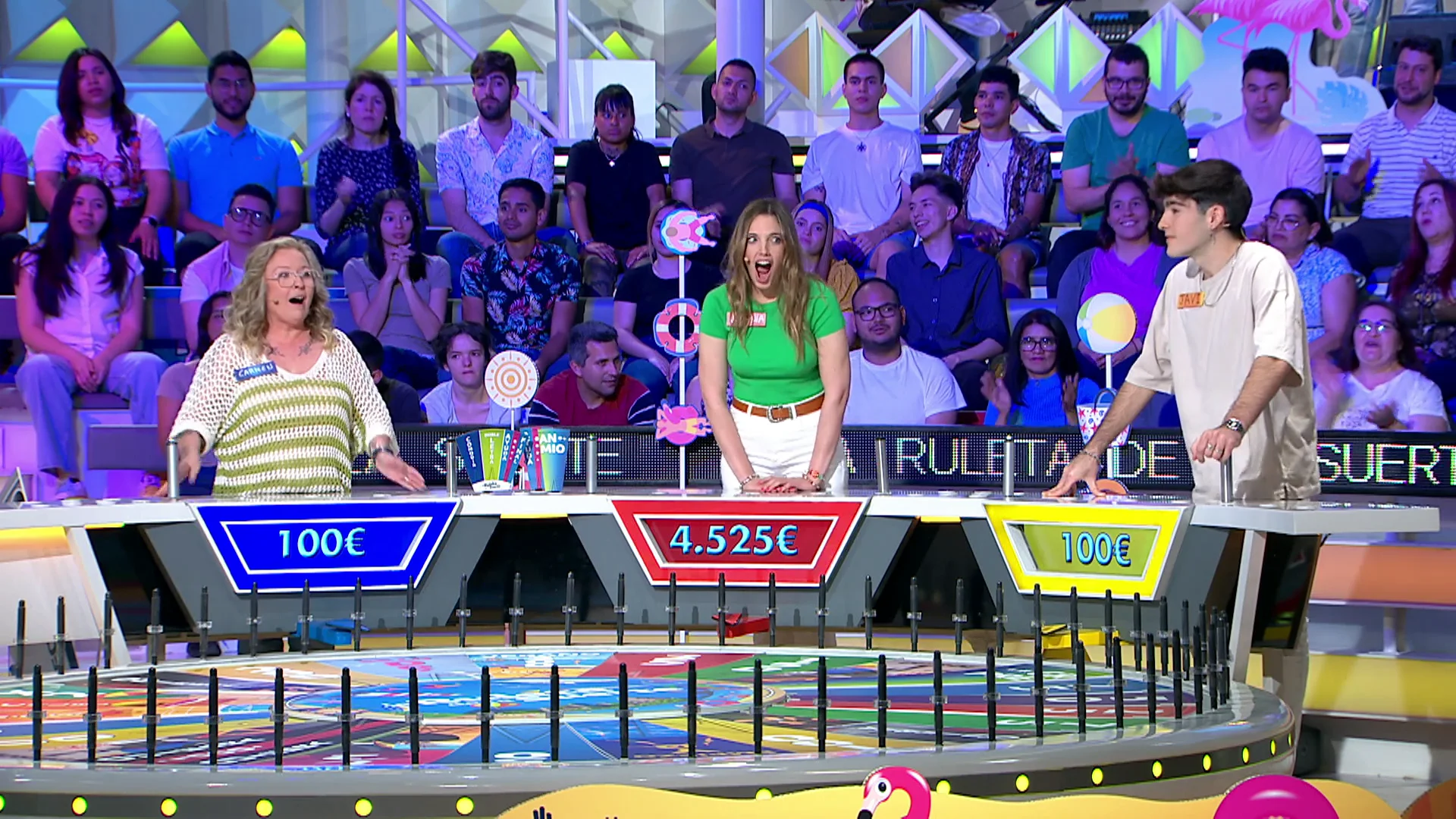 ¡Arriba las manos! El robo sin compasión de una concursante en ‘La ruleta de la suerte’ Virginia le arrebata a su compañero 2.900 euros y el gran premio. ¡Robo a mano armada!