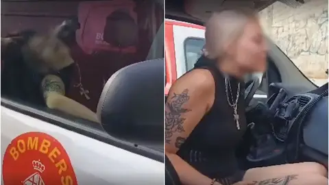 Mujer durmiendo en un coche de bomberos Mujer durmiendo en un coche de bomberos