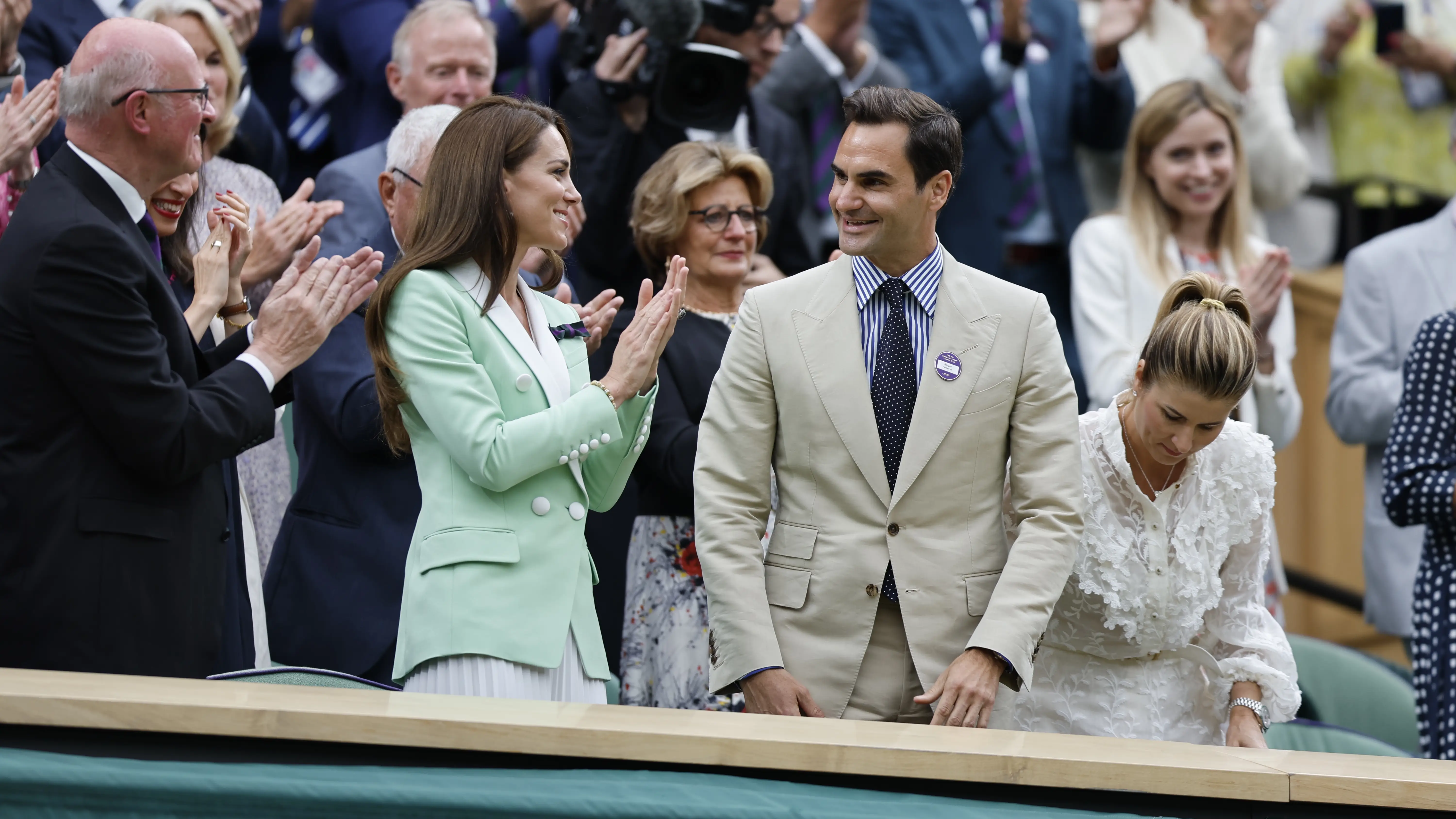Roger Federer, ovacionado en la pista central de Wimbledon Roger Federer, ovacionado en la pista central de Wimbledon