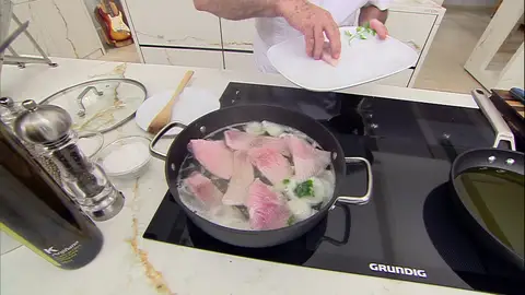 Añadimos la raya al caldo Añadimos la raya al caldo