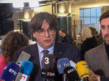 El expresidente catalán y eurodiputado Carles Puigdemont (i)