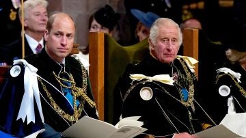 El rey Carlos III durante la ceremonia en Escocia