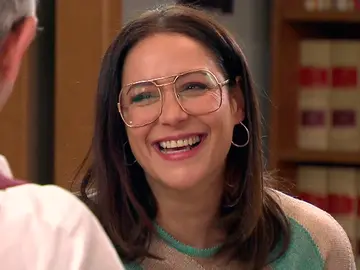 ¡Reencuentro sorpresa! Cristina vuelve al barrio y conoce a Gloria ¡Reencuentro sorpresa! Cristina vuelve al barrio y conoce a Gloria