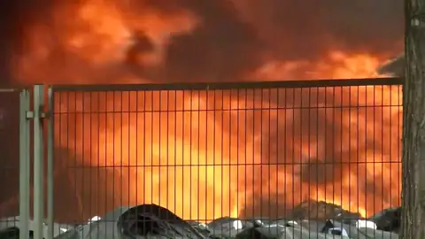 Incendio en la nave de reciclaje en Sabadell