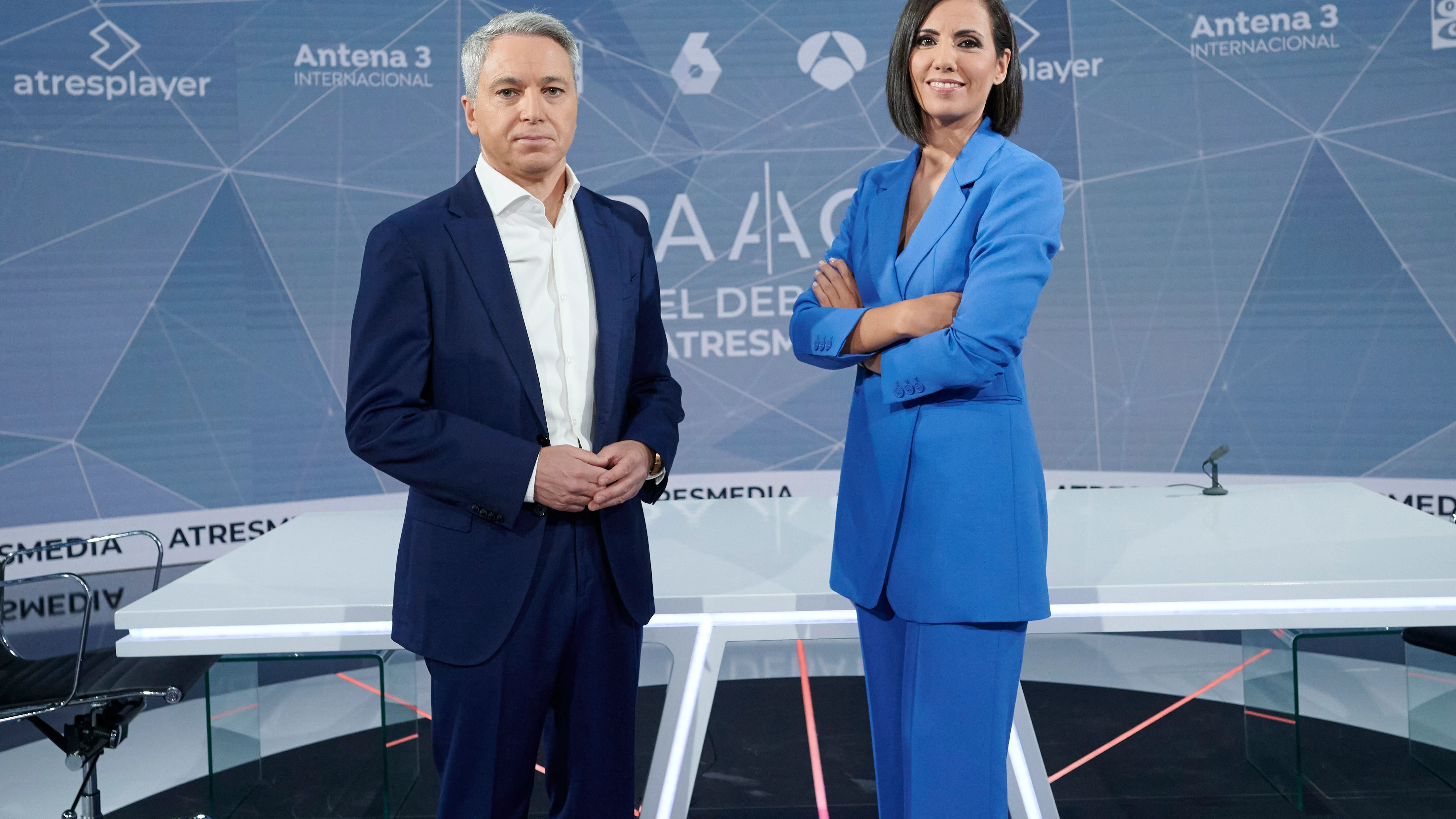Vicente Vall&eacute;s y Ana Pastor, en el plat&oacute; de 'Cara a Cara. El Debate'