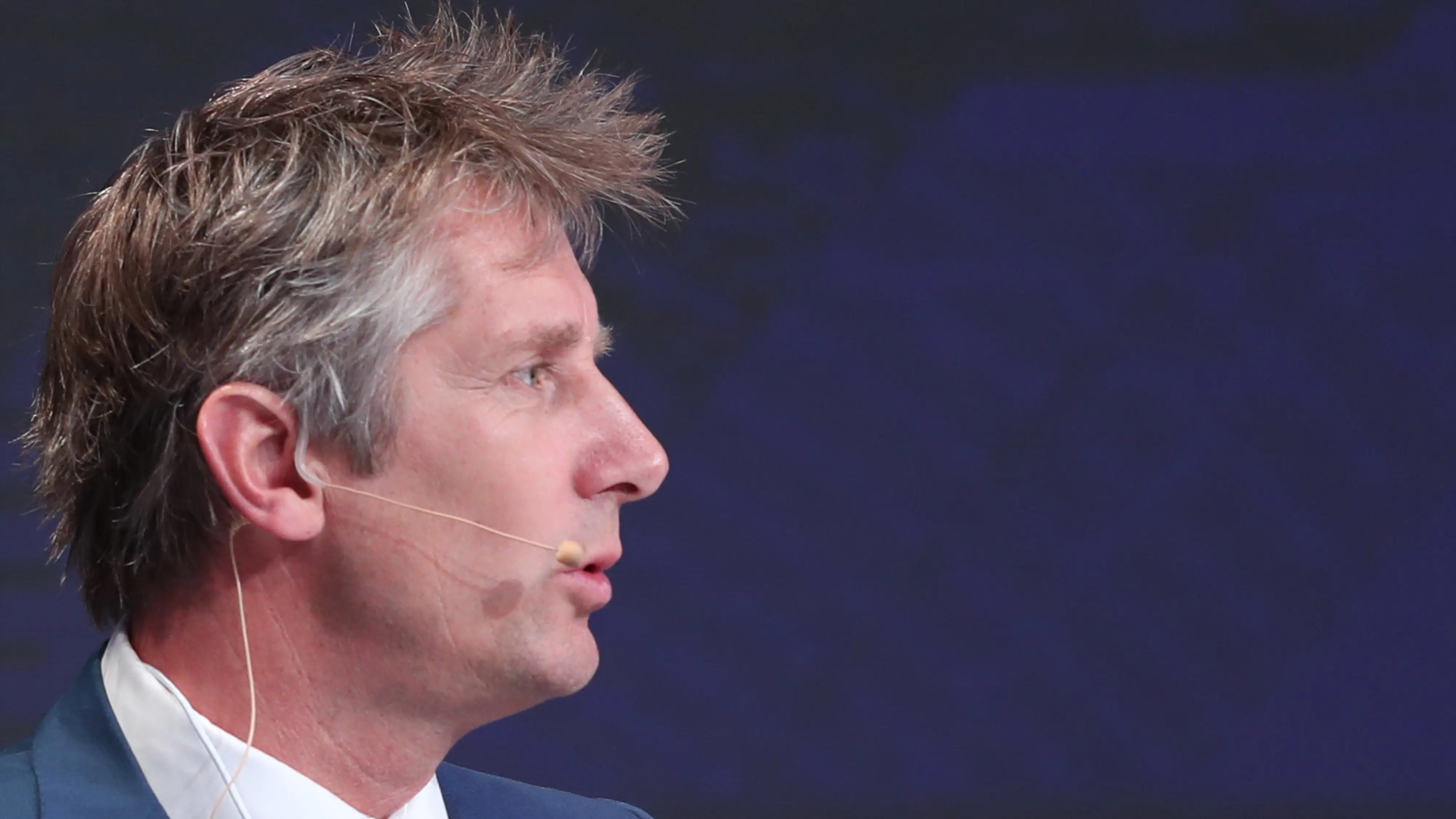Edwin Van Der Sar habla durante el primer día de la Conferencia Internacional de Deportes de Dubai Edwin Van Der Sar habla durante el primer día de la Conferencia Internacional de Deportes de Dubai