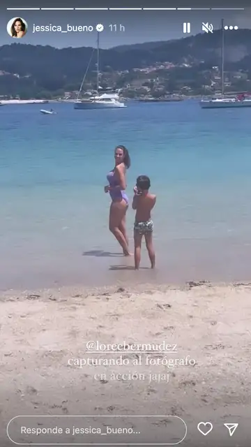 Jessica Bueno y su hijo Jota en la playa Jessica Bueno y su hijo Jota en la playa