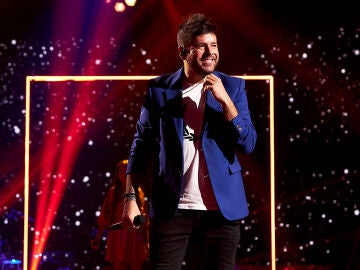 Pablo L&oacute;pez interpreta junto a los ocho finalistas las canciones de los coaches en la Final