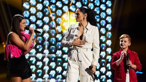 Rosa López canta junto a Lucía Baizán y Adrián en la Gran Final de ‘La Voz Kids’ Rosa López canta junto a Lucía Baizán y Adrián en la Gran Final de ‘La Voz Kids’