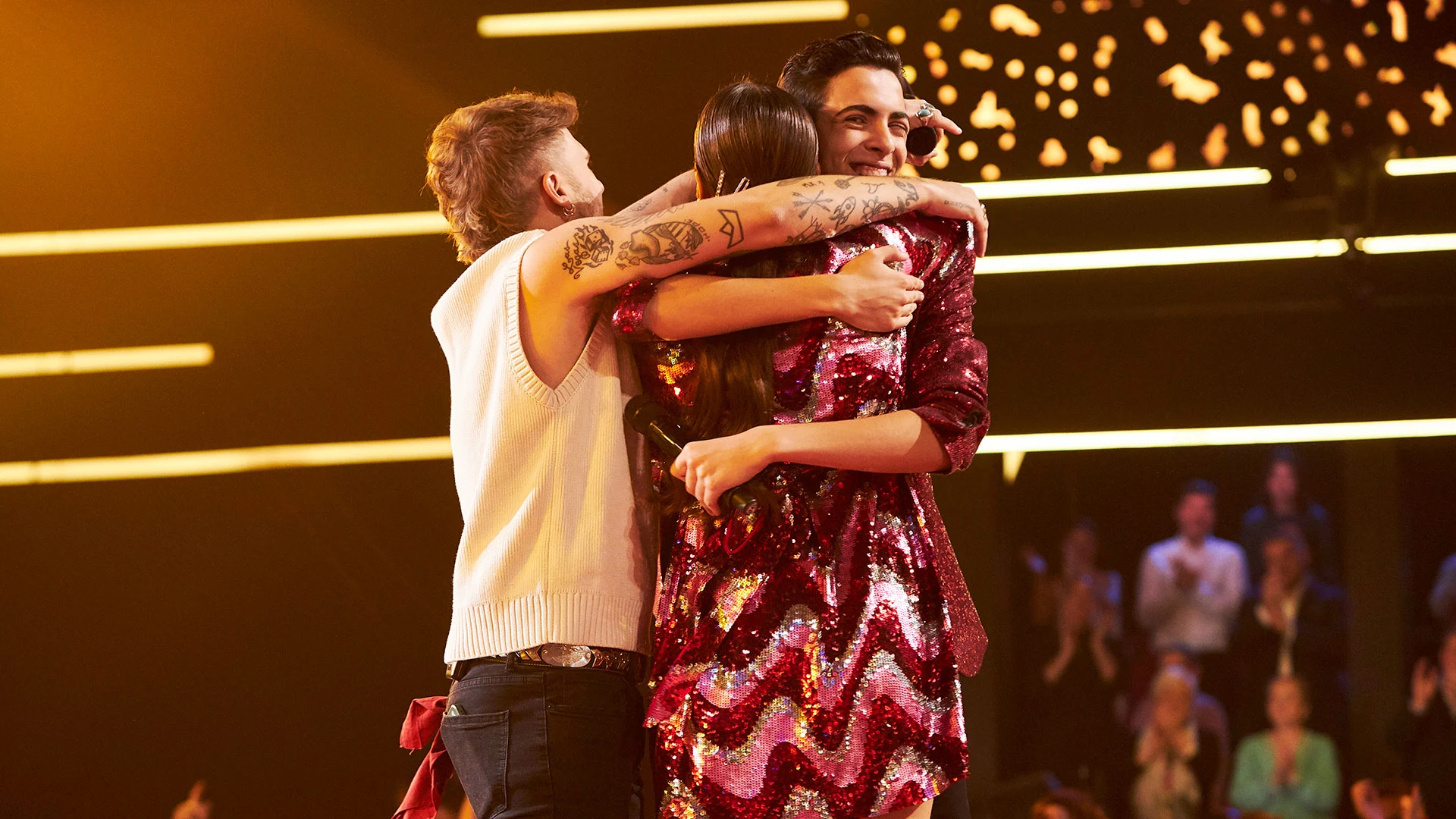 ¡Qué momentazo! Dani Fernández, Manuela y Álvaro sacan a bailar a los coaches al escenario ¡Qué momentazo! Dani Fernández, Manuela y Álvaro sacan a bailar a los coaches al escenario