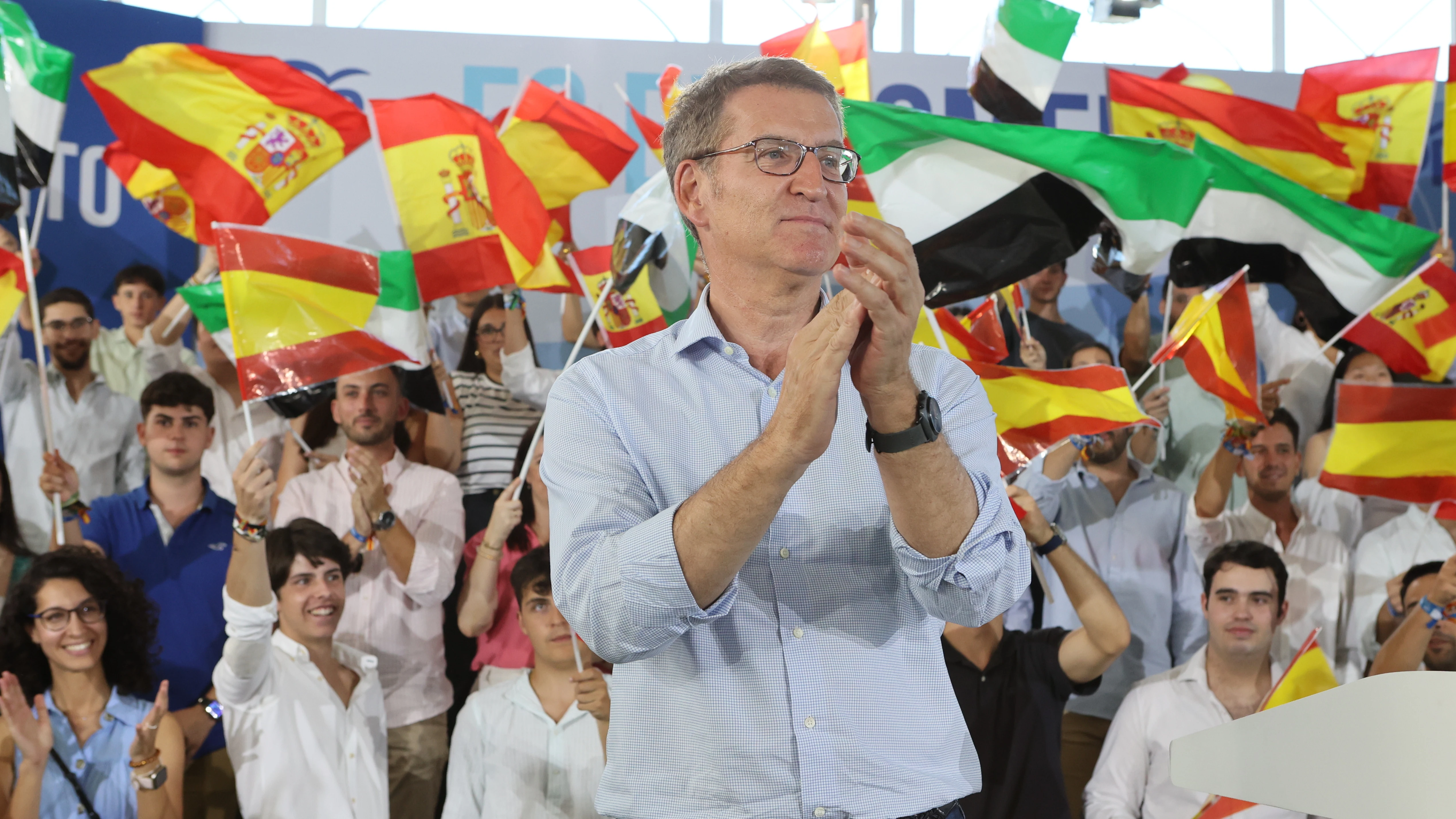 A3 Noticias Fin de Semana (08-07-23) Feijóo: "Voy a llevar al debate lo que ocurre en los pueblos, no en los platós, ni en el Falcon, ni en la Moncloa" A3 Noticias Fin de Semana (08-07-23) Feijóo: "Voy a llevar al debate lo que ocurre en los pueblos, no en los platós, ni en el Falcon, ni en la Moncloa"