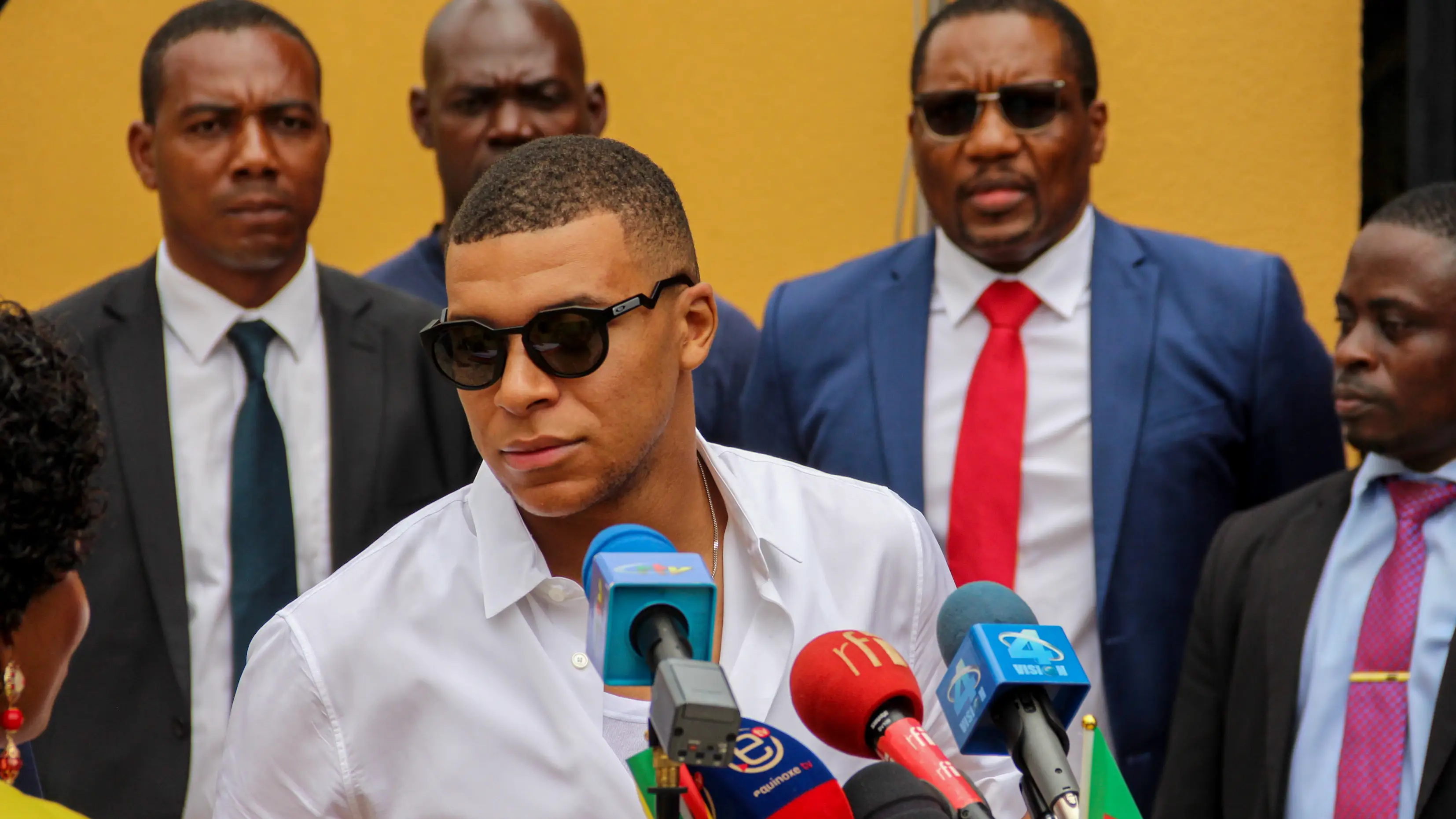 Mbappé en su reciente visita a Camerún Mbappé en su reciente visita a Camerún