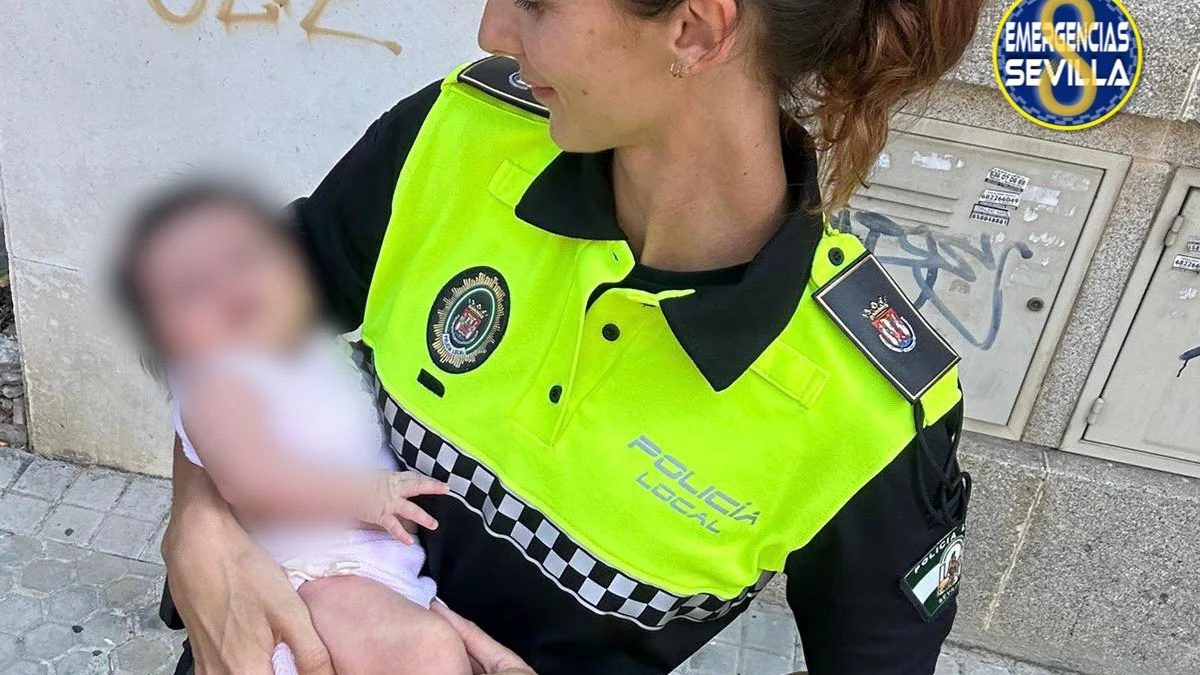 Imagen de la beb&eacute; tras el rescate en Sevilla