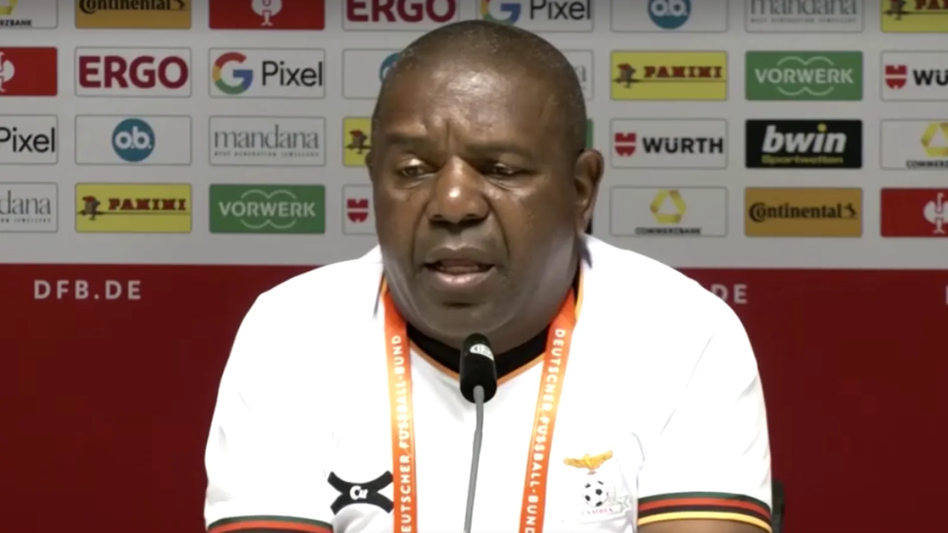 Denunciado por abusos sexuales el entrenador del equipo de fútbol femenino de Zambia: &quot;Si quiere acostarse con alguien, le tienes que decir que sí&quot;