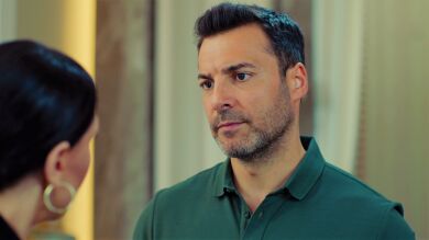 Kaya descubre que Erim no es su hijo y Ender estalla contra él por haberla engañado