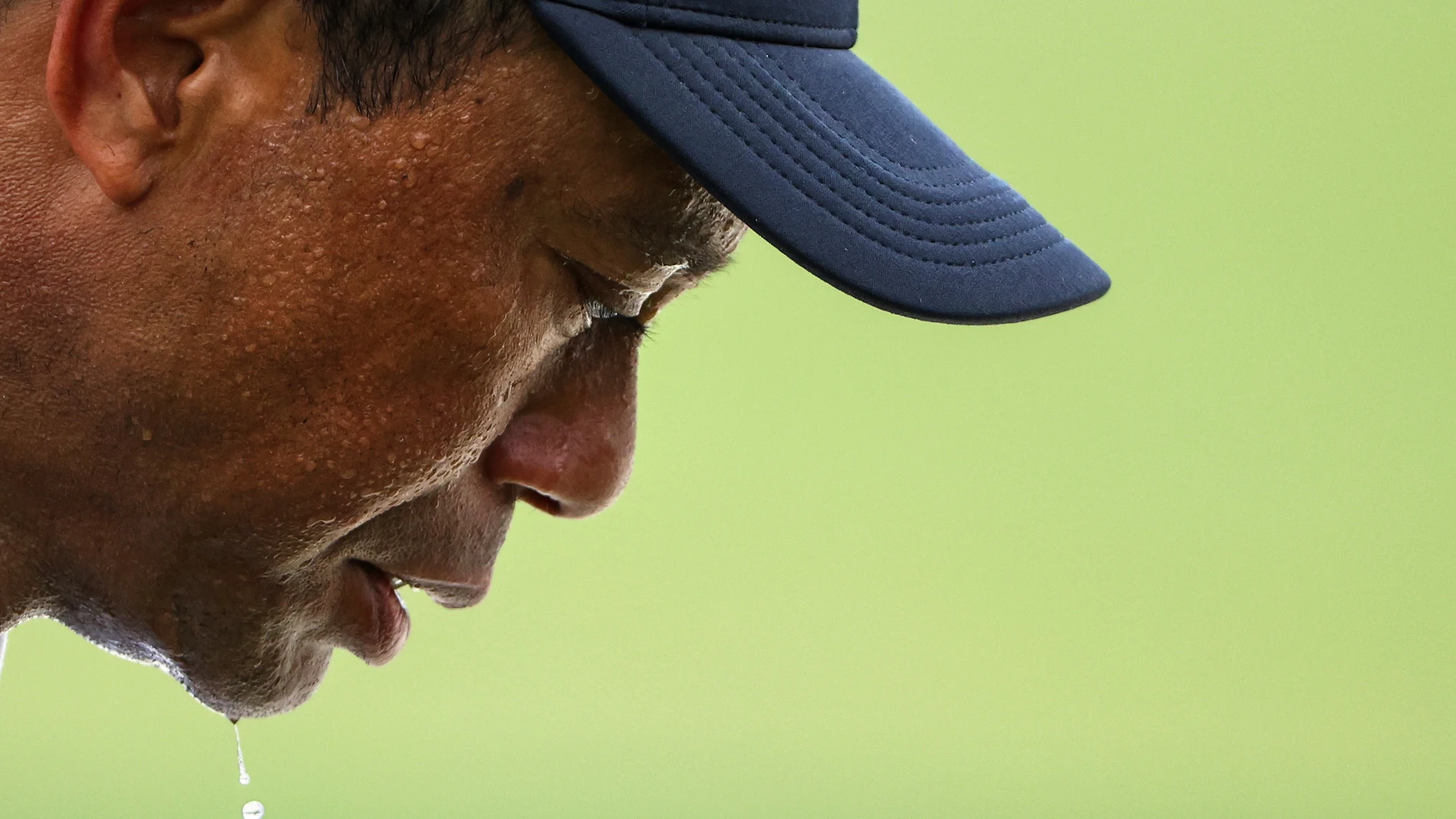 Tiger Woods sudando Tiger Woods sudando