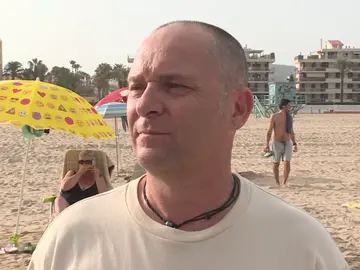 Hallan el cadáver de un bebé en estado de descomposición en la playa de Tarragona: "Pensábamos que era un muñeco" Hallan el cadáver de un bebé en estado de descomposición en la playa de Tarragona: "Pensábamos que era un muñeco"